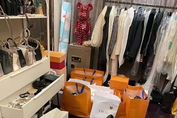 保德县回收一线品牌衣服.jpg